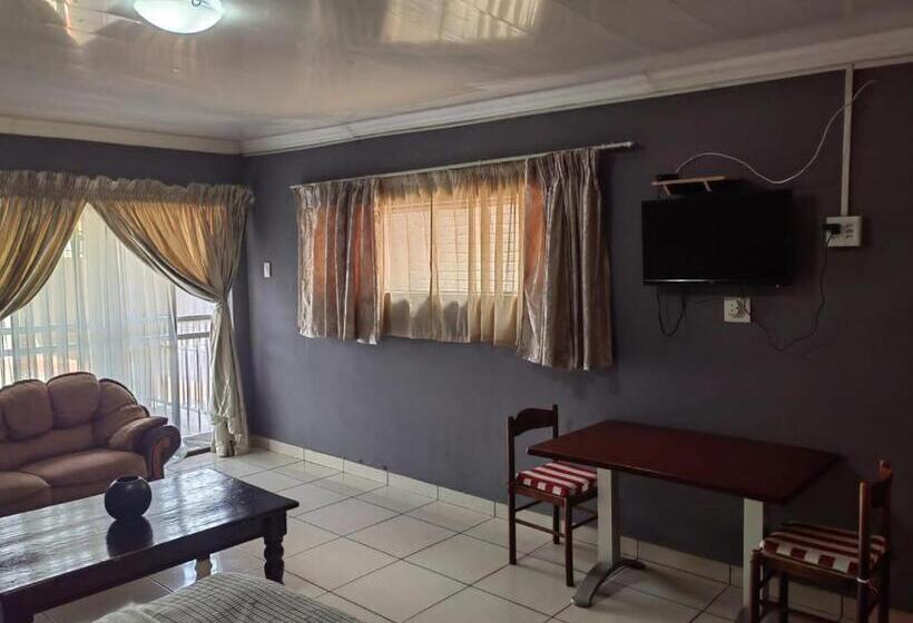 디럭스 룸 킹사이즈 침대, Sibahlenomhlambi Guesthouse