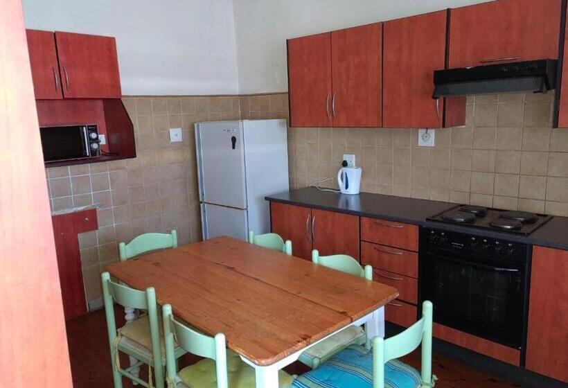 패밀리 아파트, Sibahlenomhlambi Guesthouse
