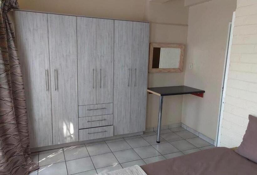 패밀리 아파트, Sibahlenomhlambi Guesthouse