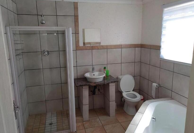 패밀리 아파트, Sibahlenomhlambi Guesthouse