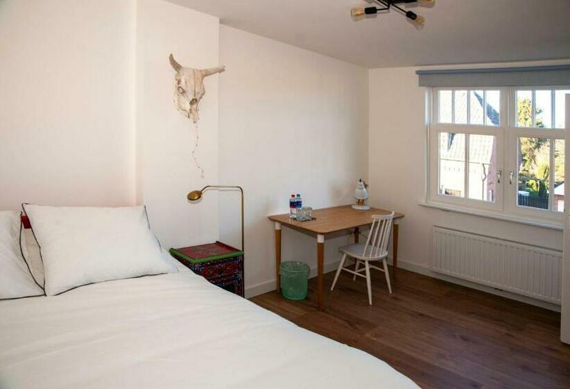 חדר סטנדרט, The Farmer S Daughter