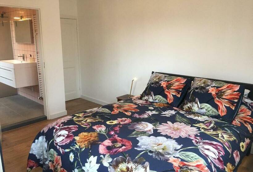 חדר סטנדרט, The Farmer S Daughter