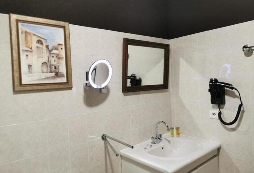 غرفة قياسية, Auberge De La Tour