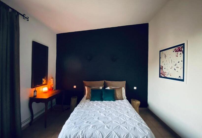 Номер Стандарт, Auberge De La Tour