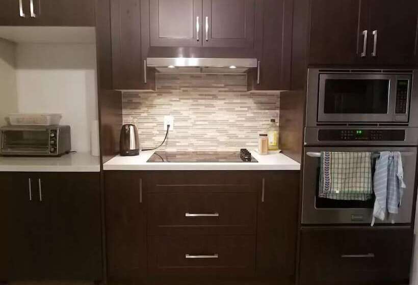 标准三人间, Private Rooms, Free Parking, Full Kitchen, Best Prices In Town  York University Heights