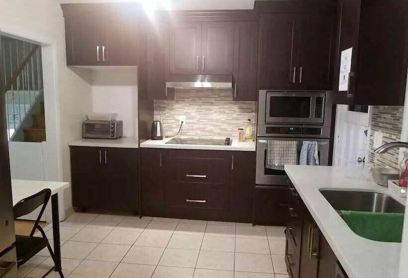 Háromágyas Standard Szoba, Private Rooms, Free Parking, Full Kitchen, Best Prices In Town  York University Heights