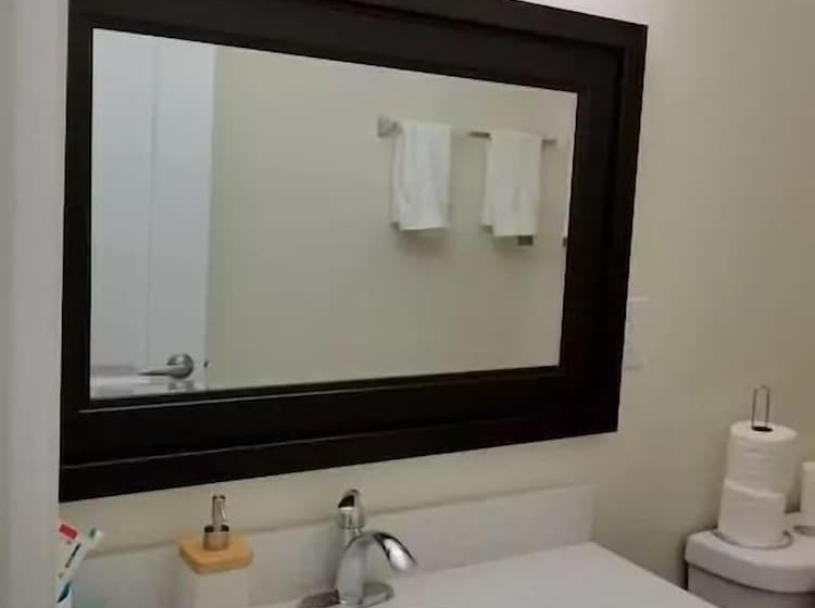家庭间, Private Rooms, Free Parking, Full Kitchen, Best Prices In Town  York University Heights