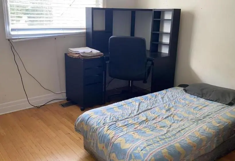 اتاق استاندارد سه نفره, Private Rooms, Free Parking, Full Kitchen, Best Prices In Town  York University Heights