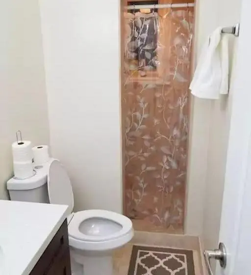 اتاق استاندارد سه نفره, Private Rooms, Free Parking, Full Kitchen, Best Prices In Town  York University Heights