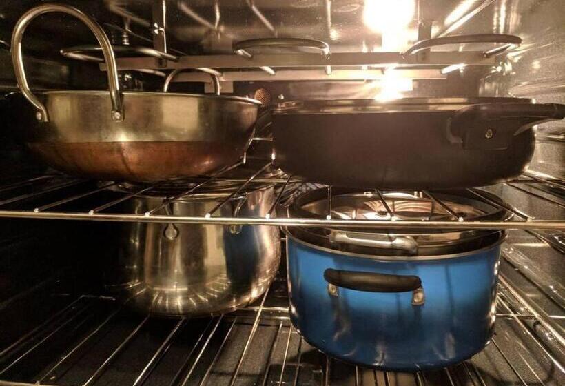 经济房, Private Rooms, Free Parking, Full Kitchen, Best Prices In Town  York University Heights