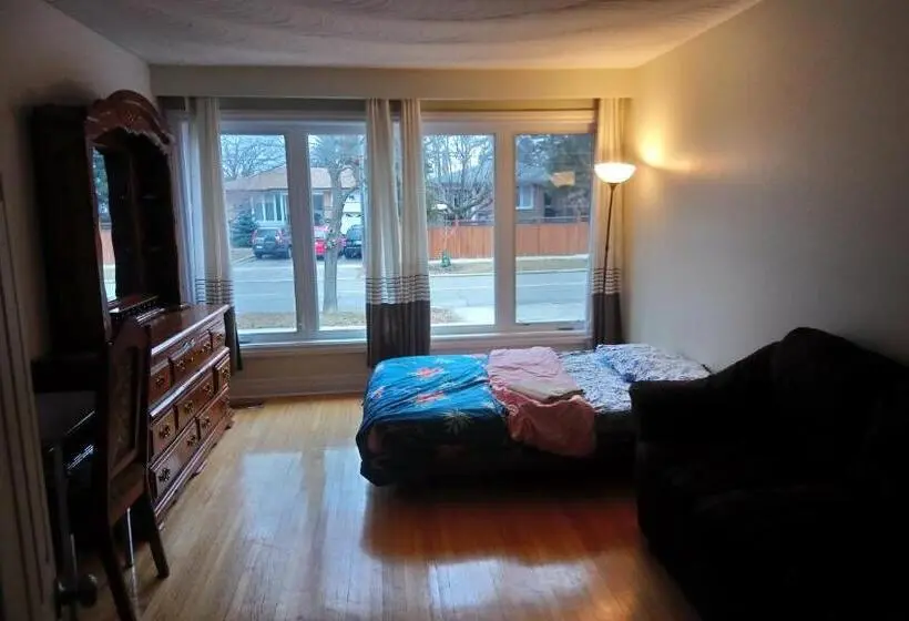 اتاق خانوادگی, Private Rooms, Free Parking, Full Kitchen, Best Prices In Town  York University Heights
