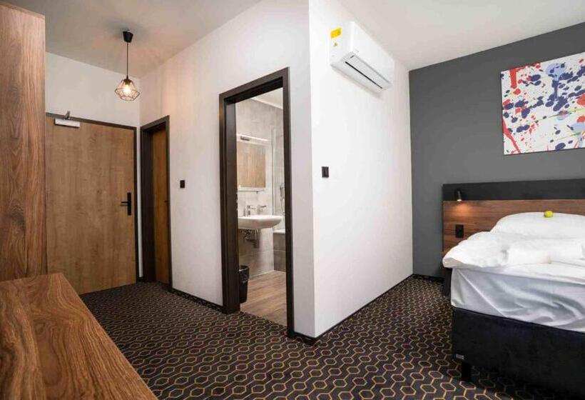 带山景的复式房间, Mamut