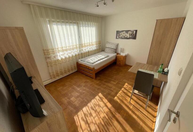 Quarto Standard Individual Casa de Banho Partilhada, Nita