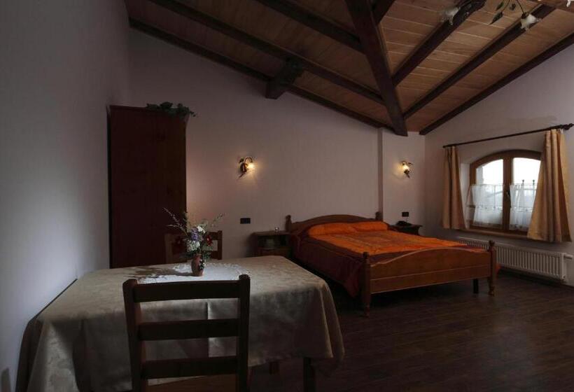 سوئیت جونیور با چشم‌انداز کوهستان, Pri Marjotu