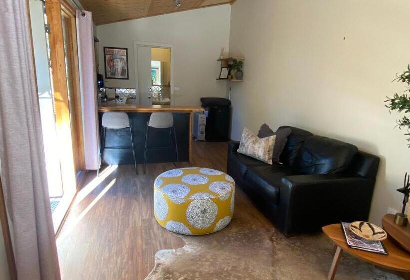 חדר סטודיו סטנדרד, Karma Kinglake