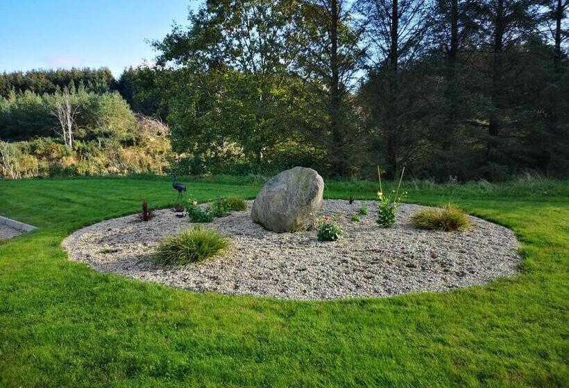 Апартаменты Superior 1 Спальня, Forest Path Luxury Studio Apartment With Large Bedroom Bathroom And Sauna Sleeps Up To 4