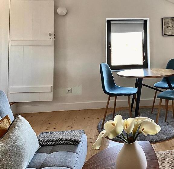 Люкс Дюплекс, Casa No Montinho