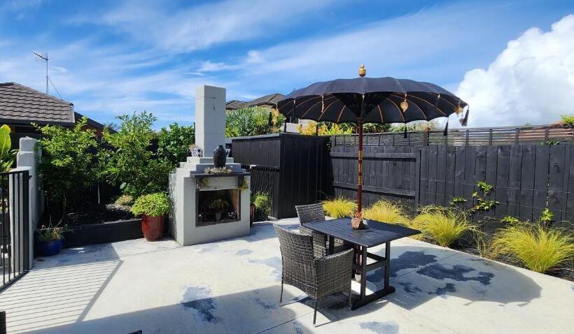 デラックスルーム, Sunkist B & B