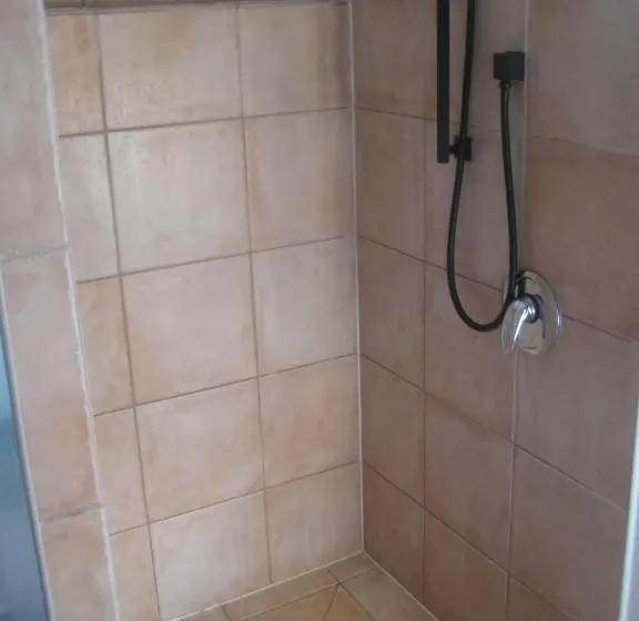 اتاق لوکس, Sunkist B & B