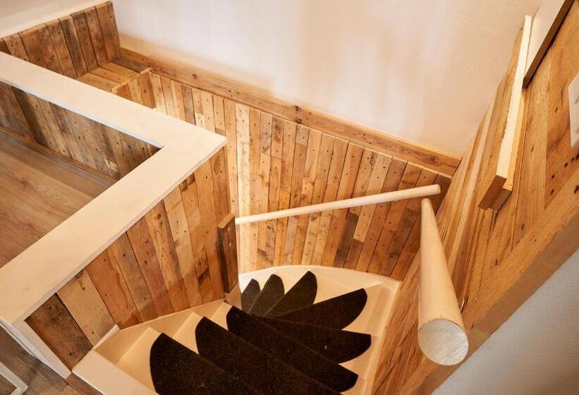 استودیوی استاندارد, B B Huize Hooijer