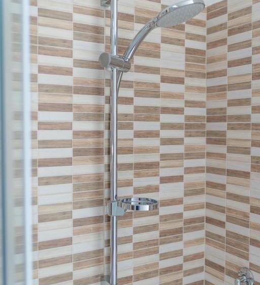 غرفة قياسية, Le Stanze Dei Poeti E Del Vino