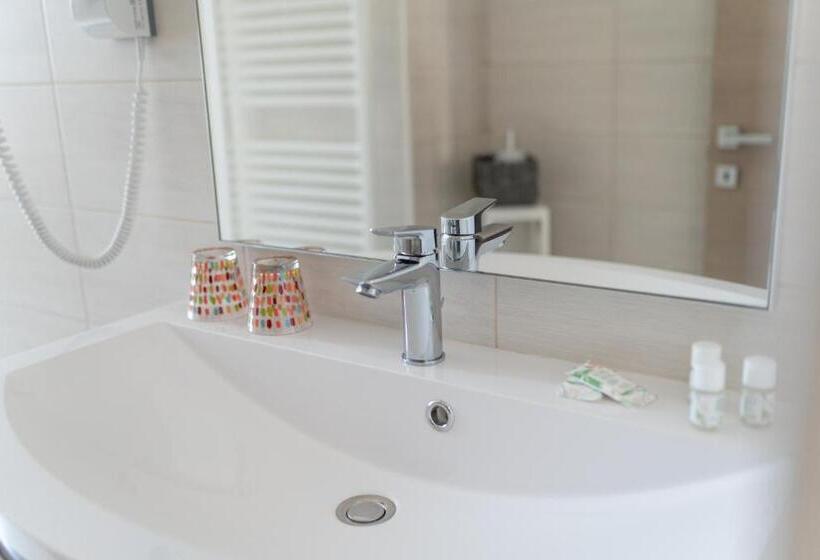 غرفة قياسية, Le Stanze Dei Poeti E Del Vino