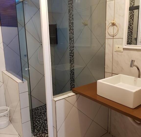 חדר אקונומי, Maika I Pousada