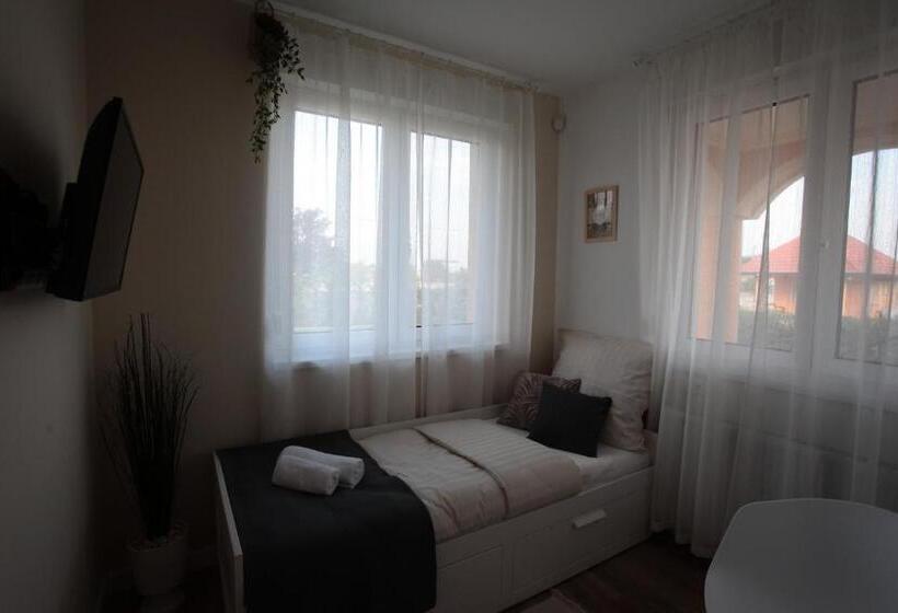 חדר סטנדרט יחיד, Airport Almáskert Panzió