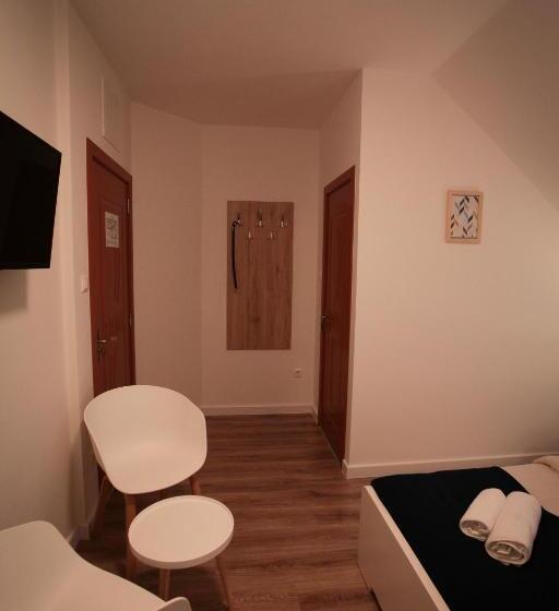 חדר דלוקס, Airport Almáskert Panzió