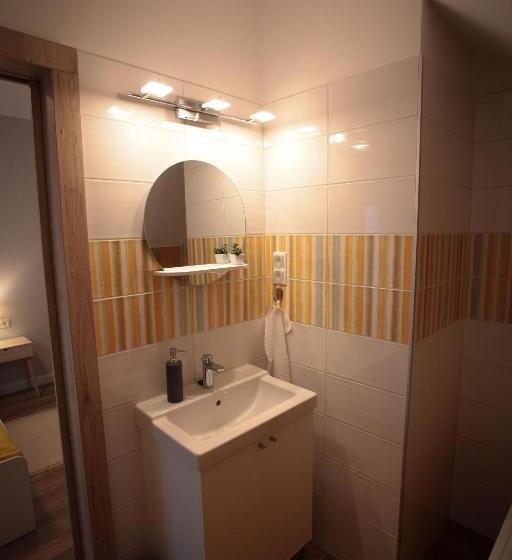 חדר דלוקס, Airport Almáskert Panzió