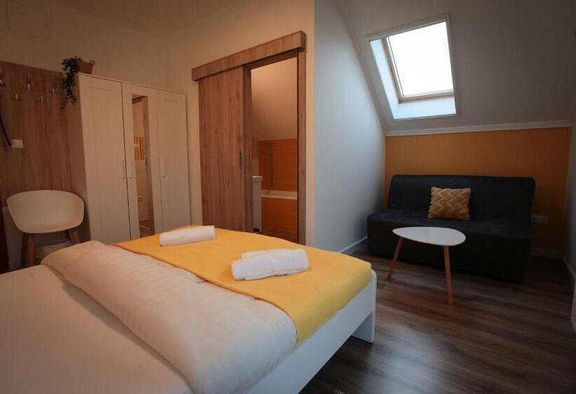 חדר דלוקס, Airport Almáskert Panzió