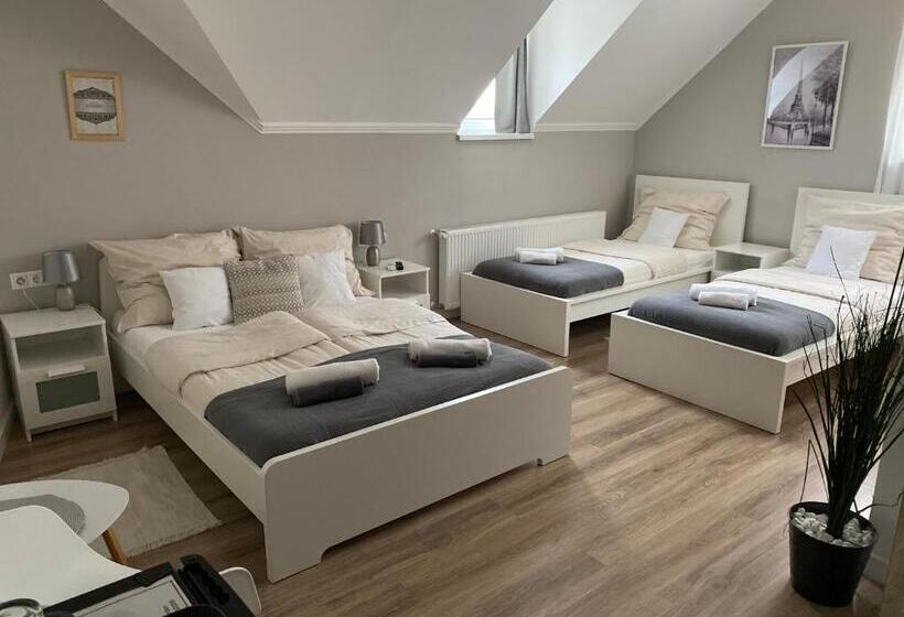 חדר משפחתי, Airport Almáskert Panzió