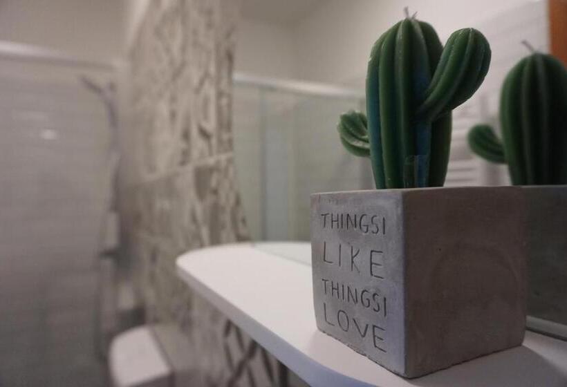 חדר משפחתי, Airport Almáskert Panzió