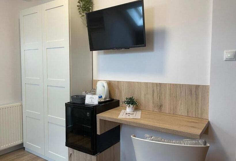 חדר סטנדרט, Airport Almáskert Panzió