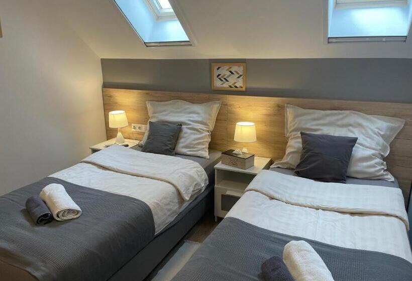 חדר סטנדרט, Airport Almáskert Panzió