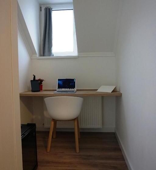 חדר סטנדרט, Airport Almáskert Panzió