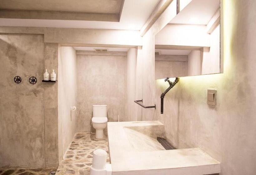 Номер Стандарт, Flores Passport House