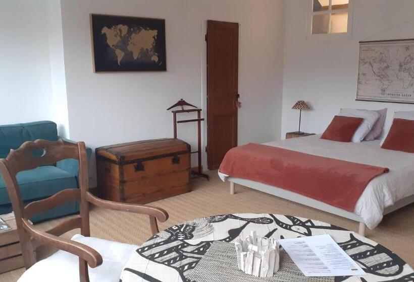 חדר משפחתי, Jules Verne