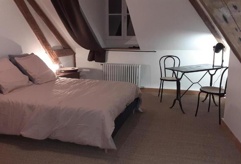 חדר סופריור, Jules Verne