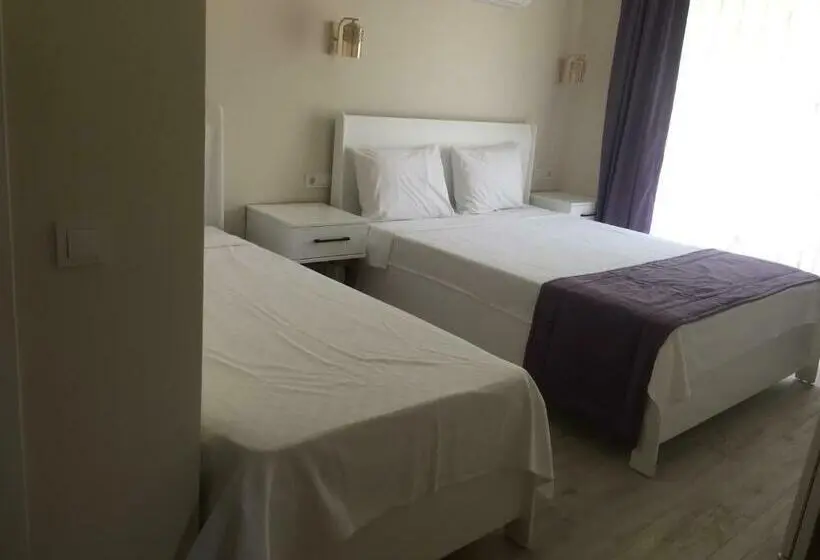Habitación Triple Estándar Vista Jardín, Vespera