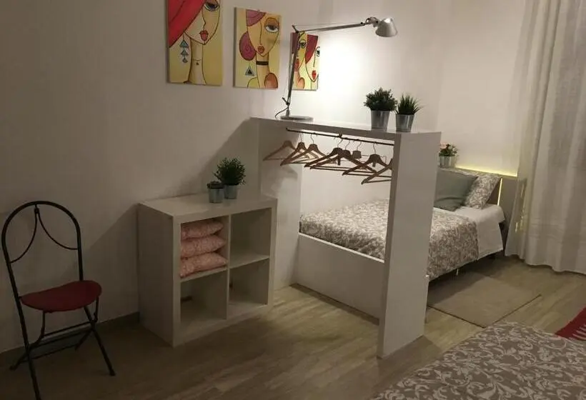 バスルーム共有のトリプルスタンダード, A Casa Di Narciso E Margherita