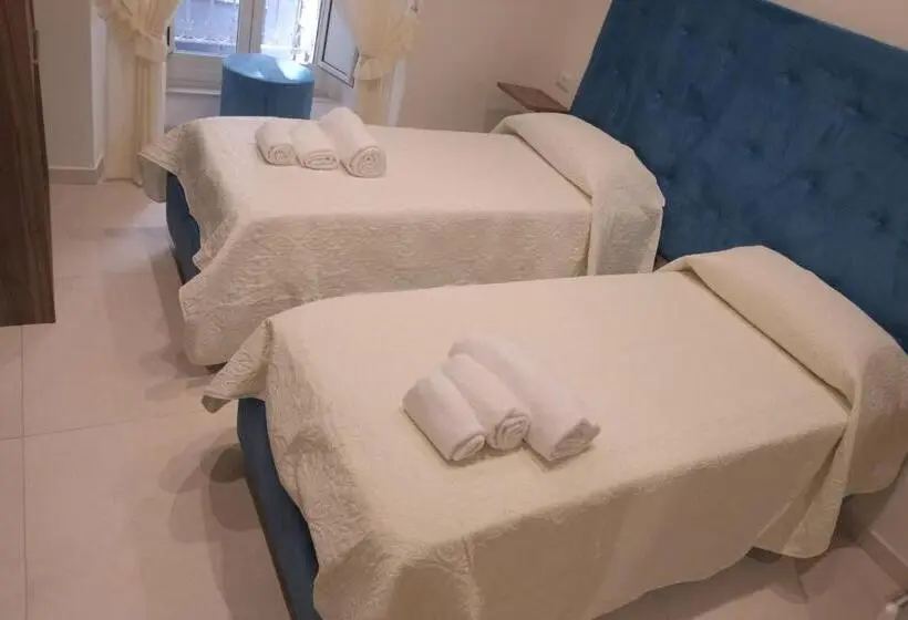 اتاق لوکس با بالکن, Amore Napoletano