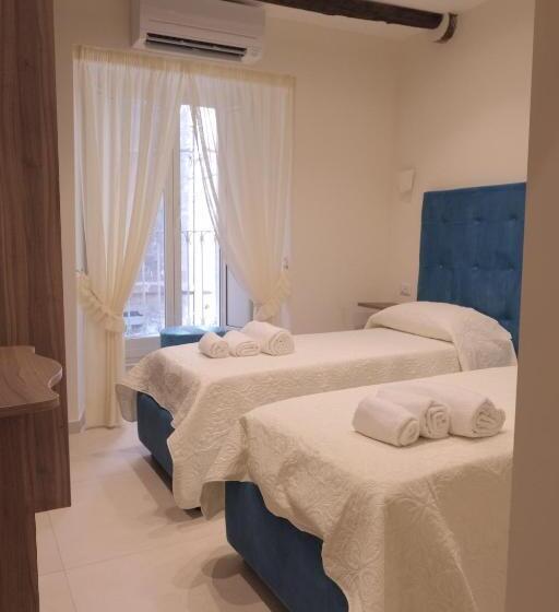 اتاق لوکس با بالکن, Amore Napoletano