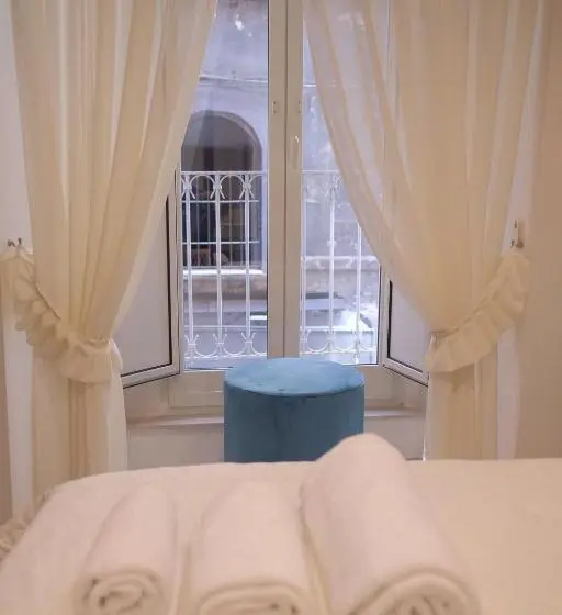 اتاق لوکس با بالکن, Amore Napoletano