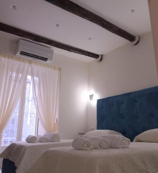 اتاق لوکس با بالکن, Amore Napoletano