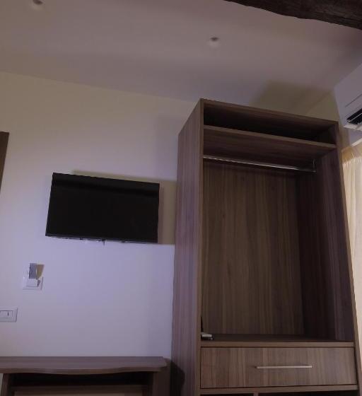 اتاق لوکس با بالکن, Amore Napoletano