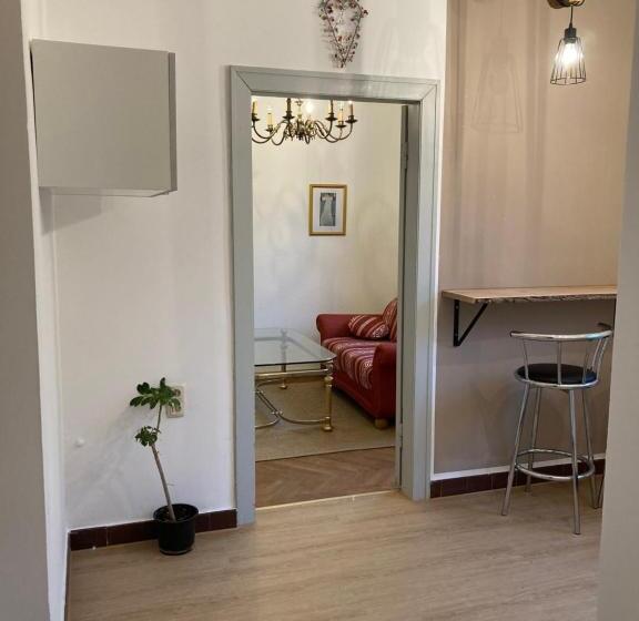 Апартаменты 1 Спальня Нижний Этаж, Rustic Overnight Apartment