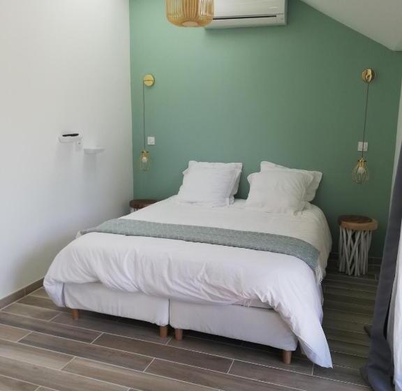 חדר סופריור לשלושה, Villa Moya, Dependance Privée Piscine & Spa