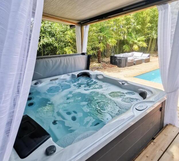 חדר סופריור לשלושה, Villa Moya, Dependance Privée Piscine & Spa