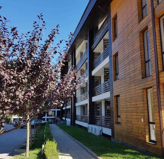 带花园景观的标准工作室, Apartman Maxim Lux